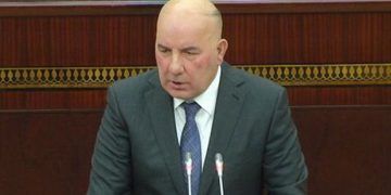 Hesab etmirem ki dollar 2 manat 50 qepik olacaq elman rustemovdan