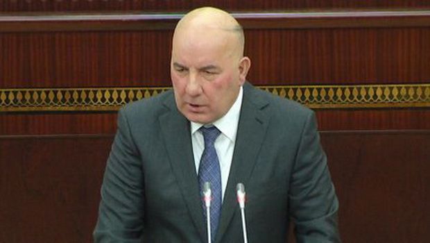 Hesab etmirem ki dollar 2 manat 50 qepik olacaq elman rustemovdan