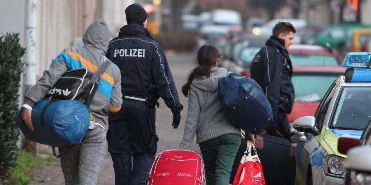 Rueckfuehrung von Fluechtlingen