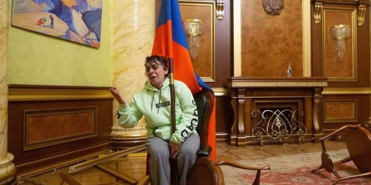 10ee2967 03a2 45c7 94b0 330ef5deef3b