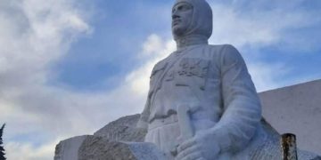 Njdeyə abidə və rusun səbri