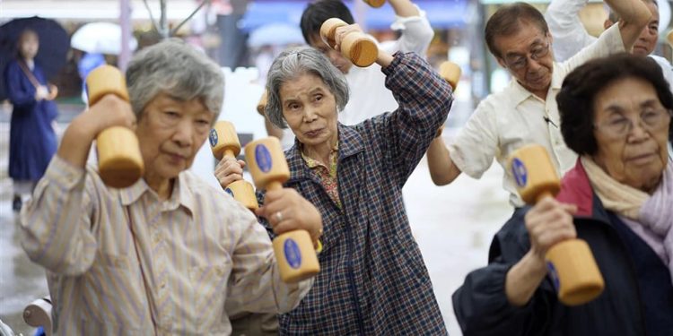 20221108 elderly people japan epa